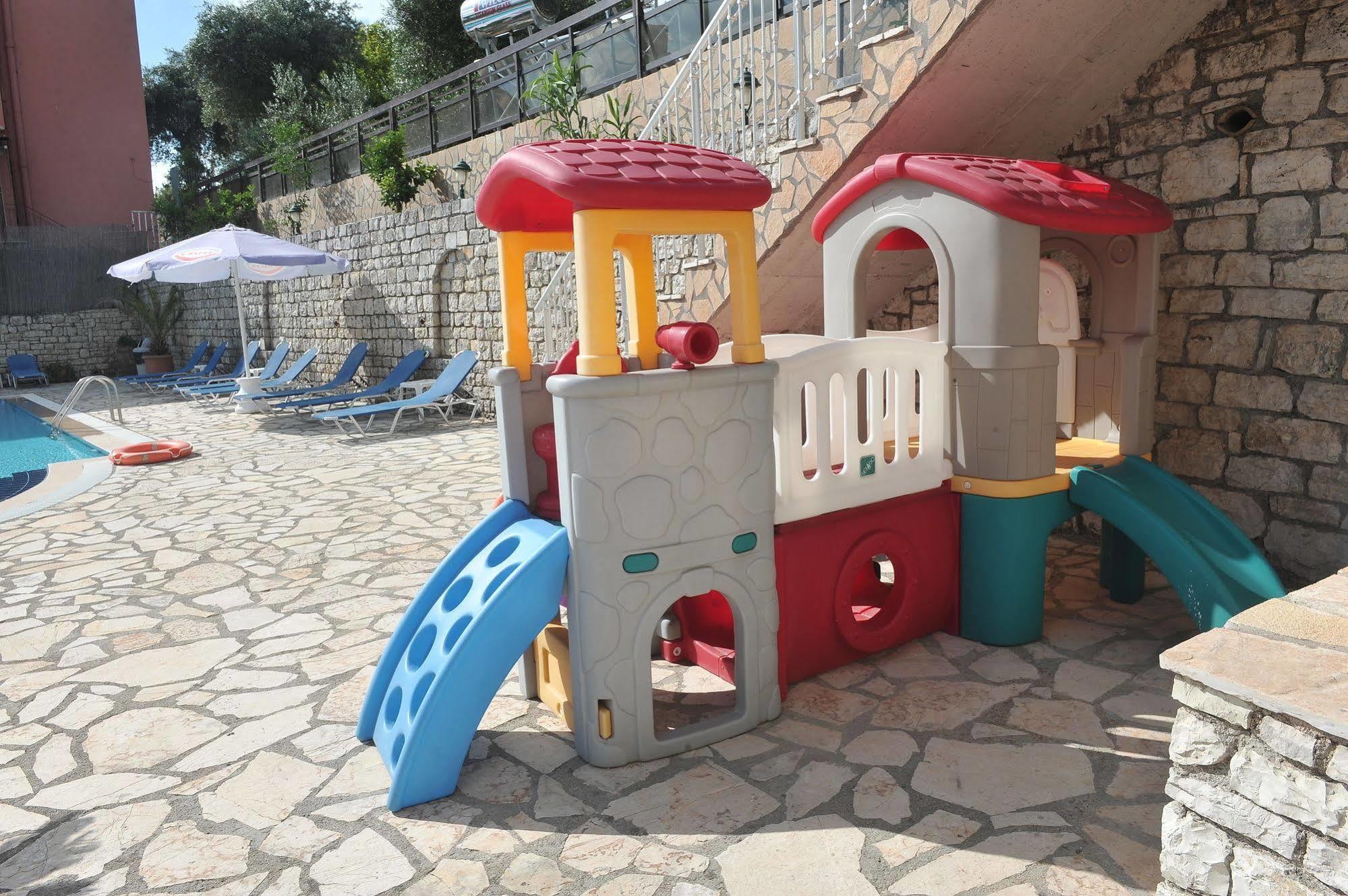 Kerkyra Beach Hotel&Apartments Benitses  Exteriör bild